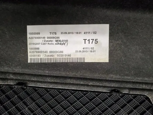 Mercedes-Benz Heckablage OEM A2076900149 image 3