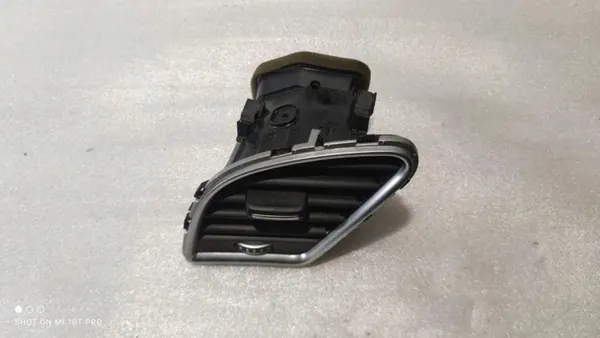 Vents tableau de bord OEM 8T1820901H pour Audi A5 2015 image 2