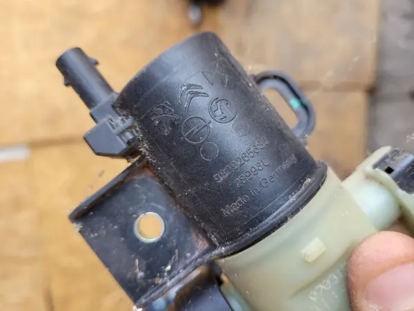 PSA Ventilsensor OEM 9829265680 - Begagnad image 3