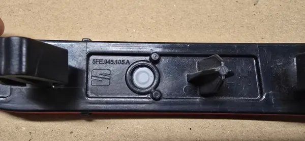 Réflecteur de pare-chocs arrière SEAT OEM 5FE945105A/5FE945106A image 3