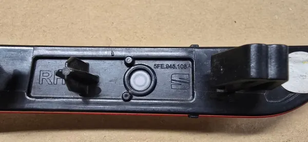 Réflecteur de pare-chocs arrière SEAT OEM 5FE945105A/5FE945106A image 5