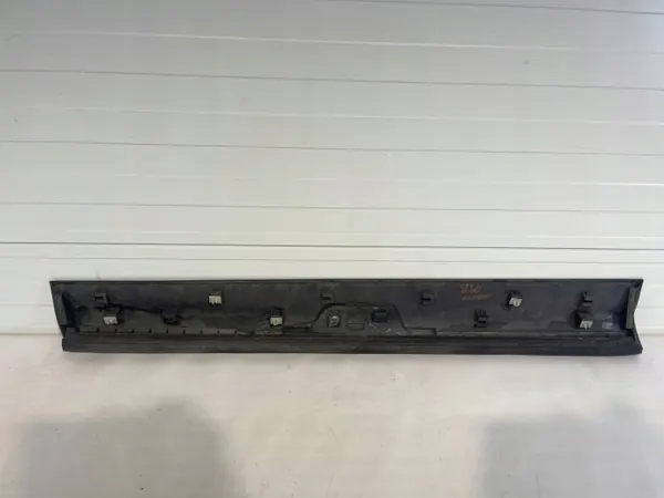 Honda CR-V Höger Framdörrlist OEM 540018010 image 5