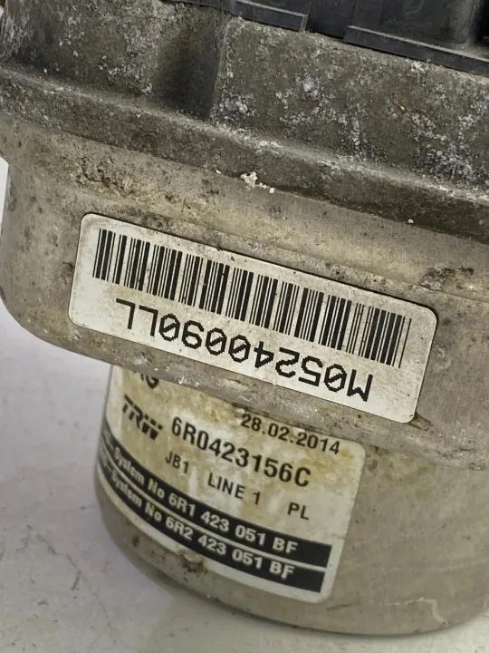 Bomba de dirección OEM 6R0423156C - Usada image 3