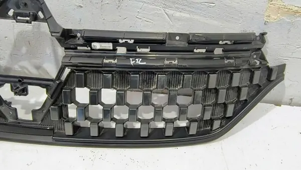 Grelha do radiador Renault OE 622563643R MBAP Usado image 3