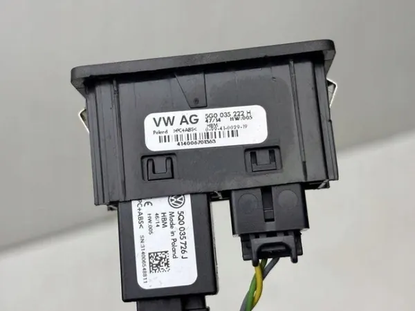 Tomada USB/AUX OEM 5G0035222H para VW Passat B8 image 4