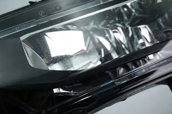 FARO HALÓGENO ESQUERDO VW T6 7E0941661B image 2