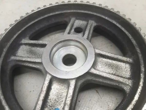 OEM 55230251 Kampiakselin hihnapyörä 0.9 TwinAir moottorille image 5