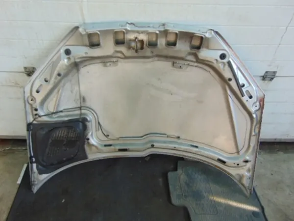 Peugeot 206 Framhuva OEM Ilza-137735- Silver image 4