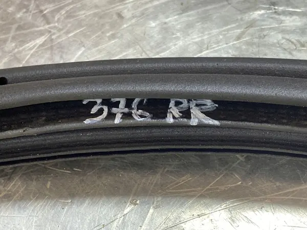 2024 Nissan X-Trail T33 Vedação da Porta Traseira FOB53745 image 2