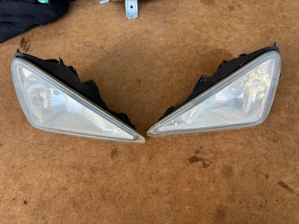 Faro halógeno izquierdo Honda OEM 0305078001 - Usado image 2