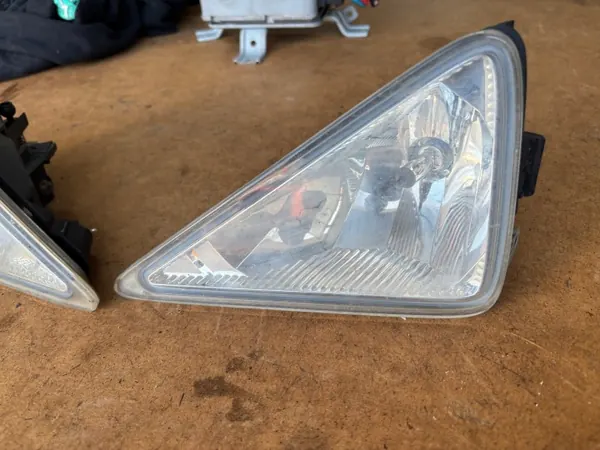 Faro halógeno izquierdo Honda OEM 0305078001 - Usado image 3