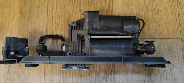 BMW E60 E61 Fjädringskompressor OEM 6777827 image 6