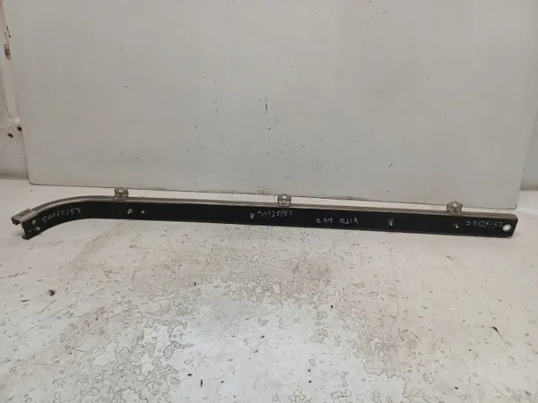 Mercedes Vito W447 Rechter Achterdeurgeleider OEM A4477662200 image 3