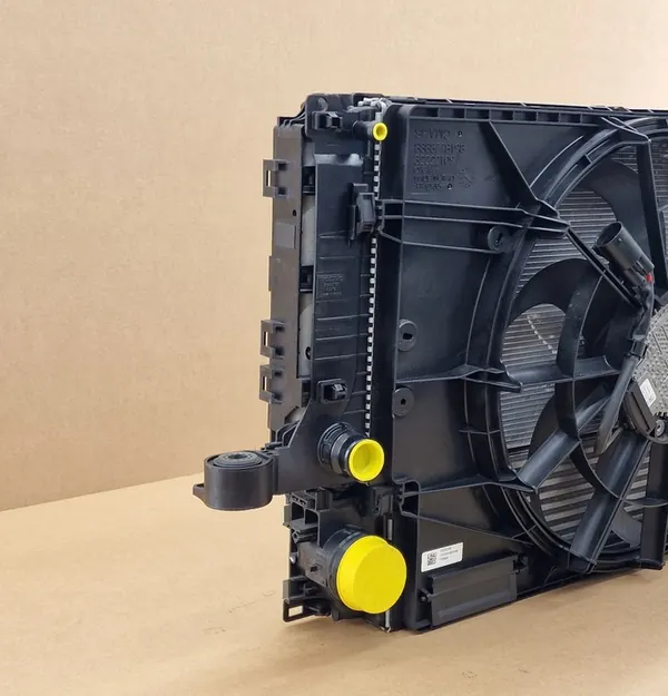 Conjunto de ventilador de refrigeración Volvo XC40 1.5 T4 T5 híbrido enchufable OEM image 2