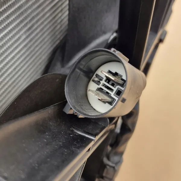 Conjunto de ventilador de refrigeración Volvo XC40 1.5 T4 T5 híbrido enchufable OEM image 5