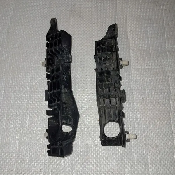 KIA CEED 3 III 2018 - 2022 Etupuskureunat L+R OEM image 2