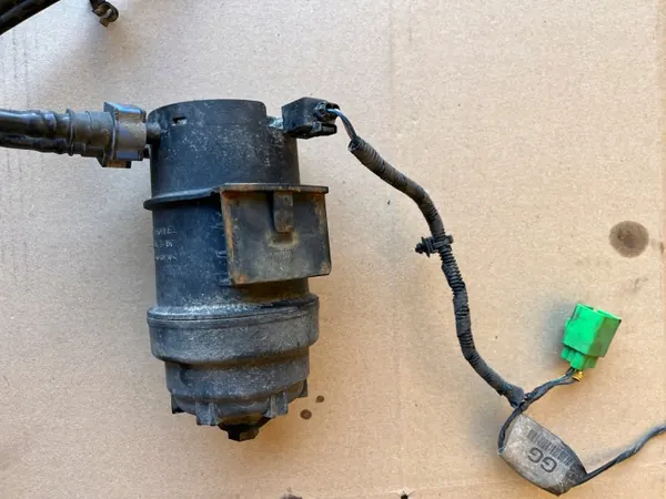 Polttoainesuodattimen Pohjakotelo OEM 6G9N-9155-CB image 3