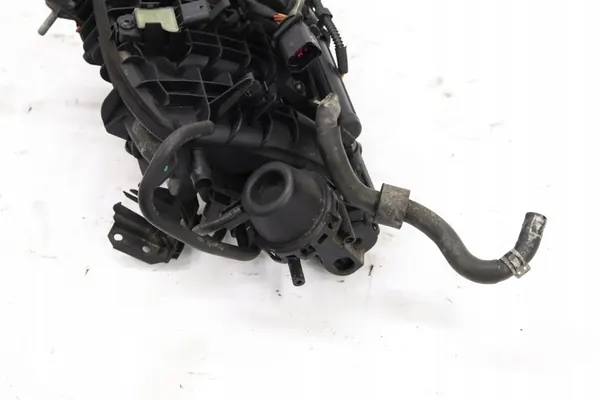 Audi Q5 Ansaugkrümmer 06L133201N image 2