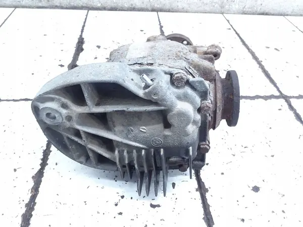 BMW X5 E53 Taka-akselin tasauspyörästö OEM 07510659 image 3