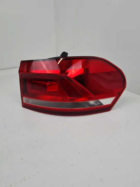 Lámpara trasera combinada Valeo 047046 image 4