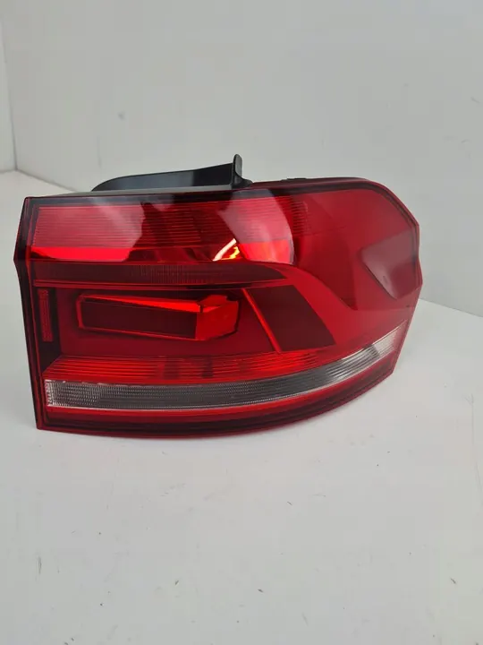 Lámpara trasera combinada Valeo 047046 image 5