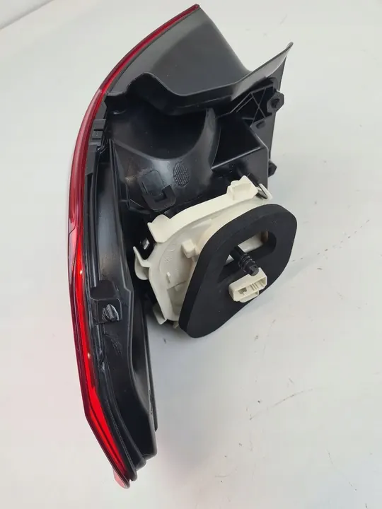 Lámpara trasera combinada Valeo 047046 image 9