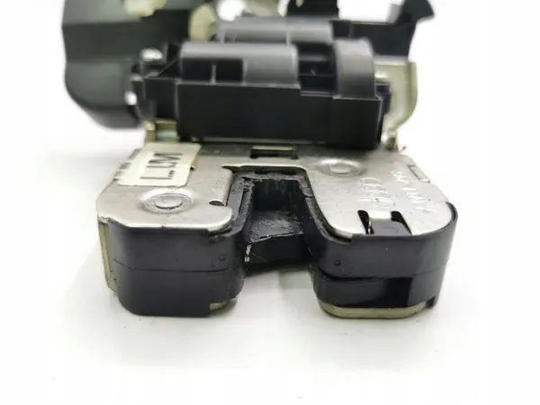 Audi A6 C7 2011 Baklucka Lås image 2