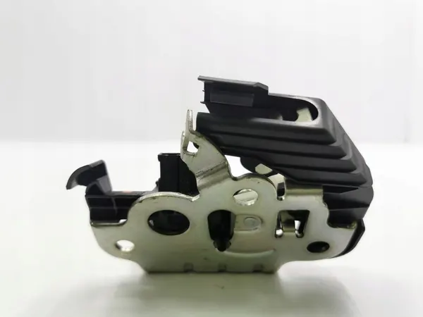 Audi A6 C7 2011 Baklucka Lås image 4