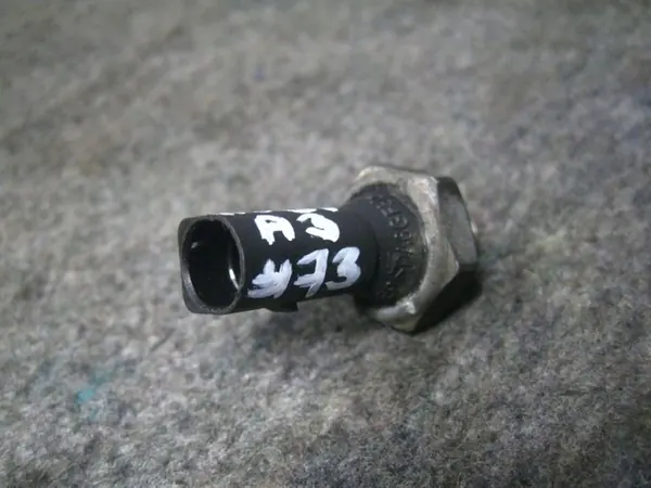 ÖLENTÄYTTÖSENSOORI AUDI A3 QUATTRO 96-03 OEM 06A919081A image 4