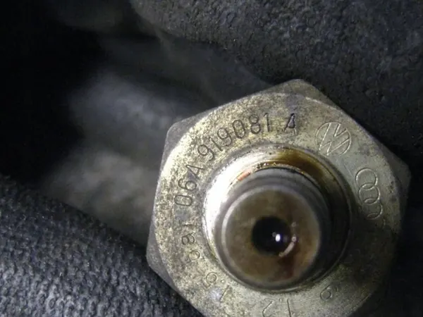 ÖLENTÄYTTÖSENSOORI AUDI A3 QUATTRO 96-03 OEM 06A919081A image 6