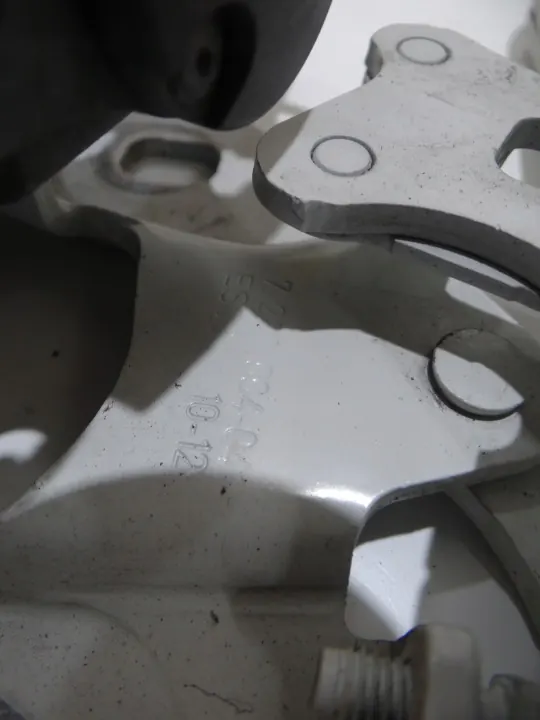 Rechte Motorhauben-Pyrotechnikscharnier OEM 7289994 BMW E88 image 3