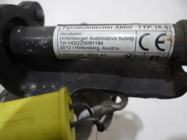 Rechte Motorhauben-Pyrotechnikscharnier OEM 7289994 BMW E88 image 4
