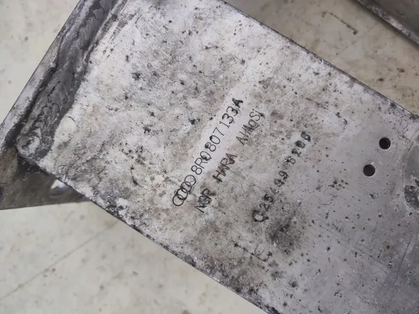 Etupuskuri oikea Audi Q5 8R0807134B image 5