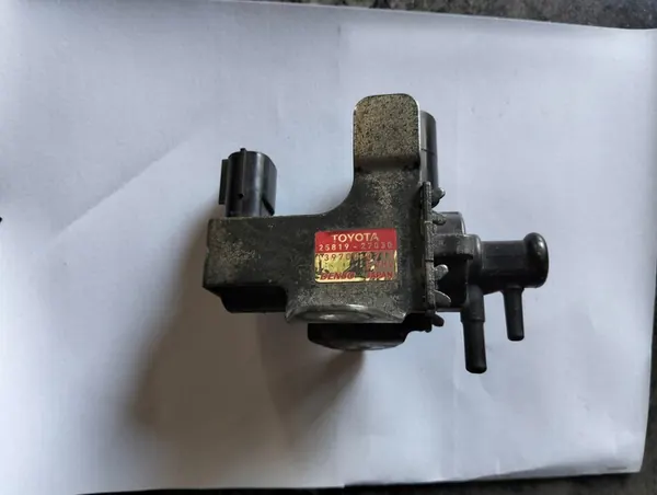 Válvula Turbo Toyota Previa Avensis 25819-27030 image 2