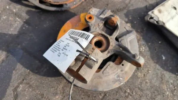 Mangueta delantera derecha VOLVO - Pieza OEM usada image 2