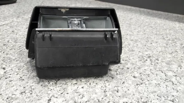Mercedes achterasbak OEM popielniczka mercedes tyl 190 w201 image 4