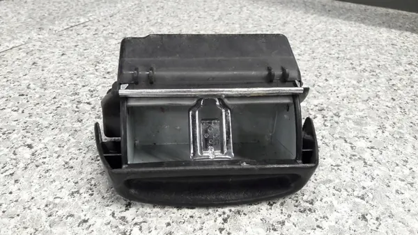Mercedes achterasbak OEM popielniczka mercedes tyl 190 w201 image 5