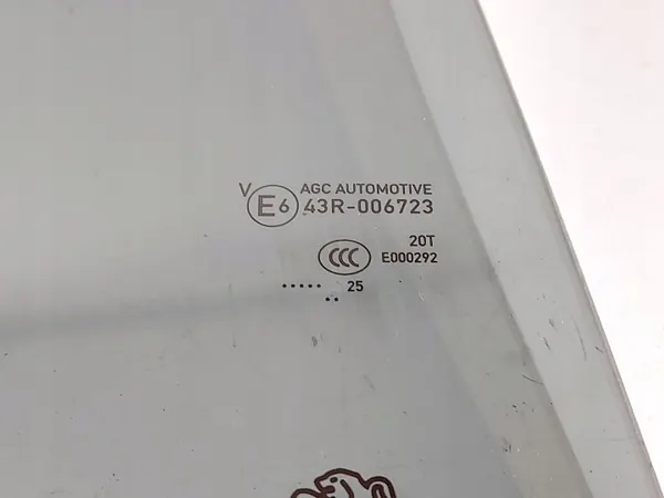 PEUGEOT 2008 II bakre höger dörrglas OEM image 3