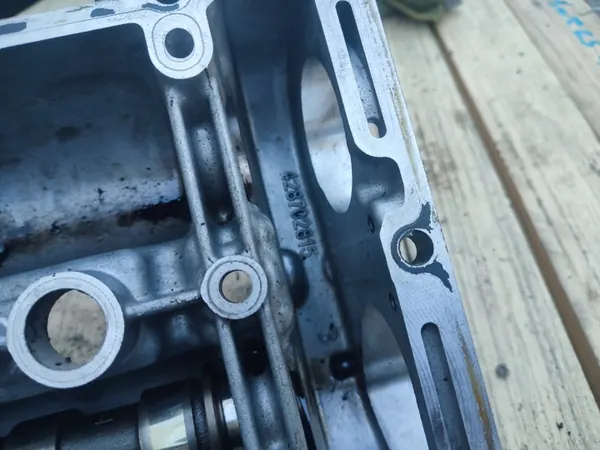 OEM 55581593 Tampa de válvulas com árvore de cames Opel image 7