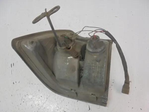 Indicateur Gauche MAZDA 323 II BD image 2