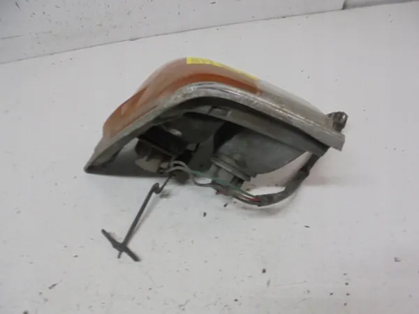 Indicateur Gauche MAZDA 323 II BD image 3