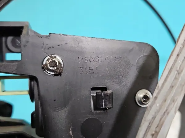 Vänster Främre Lås Peugeot 1007 image 10