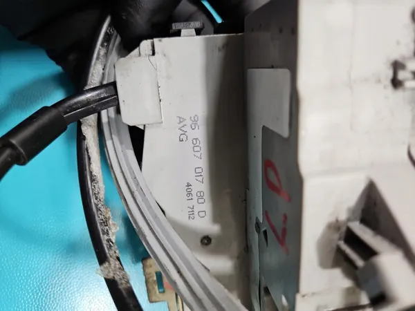 Vänster Främre Lås Peugeot 1007 image 5