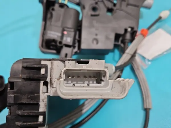 Vänster Främre Lås Peugeot 1007 image 6