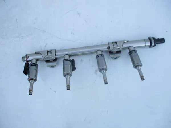Rampa di carburante con iniettori Audi Skoda Seat 1.2 1.4 TSI TFSI image 2