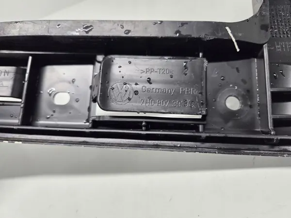 VW T5 Deslizamento de montagem do para-choque traseiro esquerdo 7H0807393C image 3