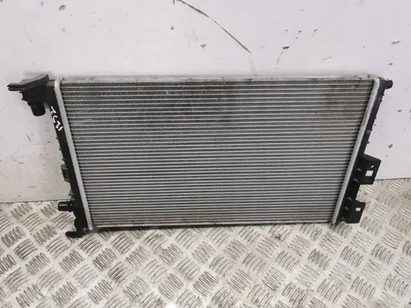 Renault Captur II 2022 Waterradiator OEM 21410F230A image 2