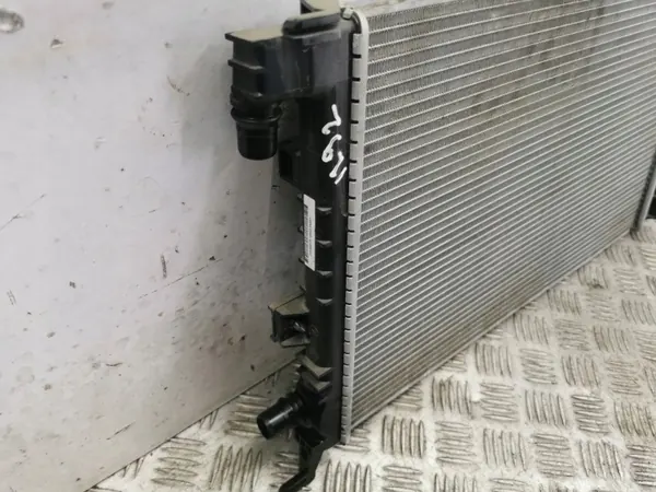 Renault Captur II 2022 Waterradiator OEM 21410F230A image 5