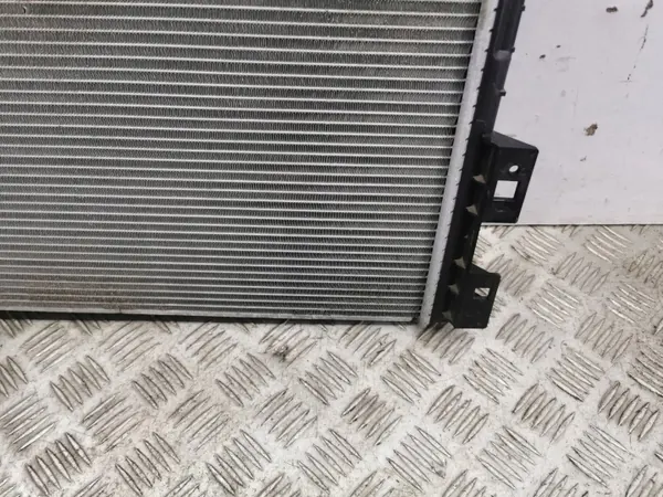 Renault Captur II 2022 Waterradiator OEM 21410F230A image 7