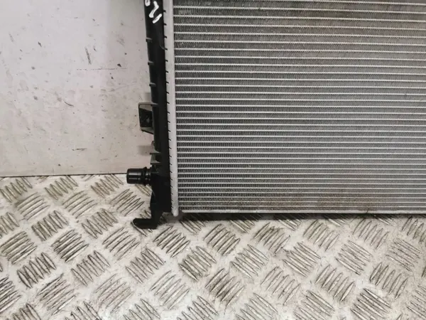 Renault Captur II 2022 Waterradiator OEM 21410F230A image 8